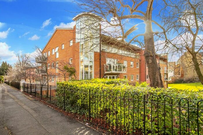 1 Bedroom Ground Flat To Rent In Clementine Walk, Woodford Green, IG8