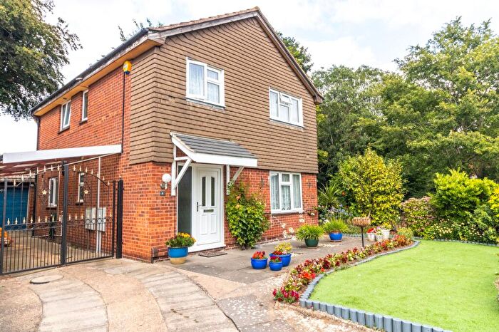 4 Bedroom Detached House For Sale In Miller Close, Leicester, LE4