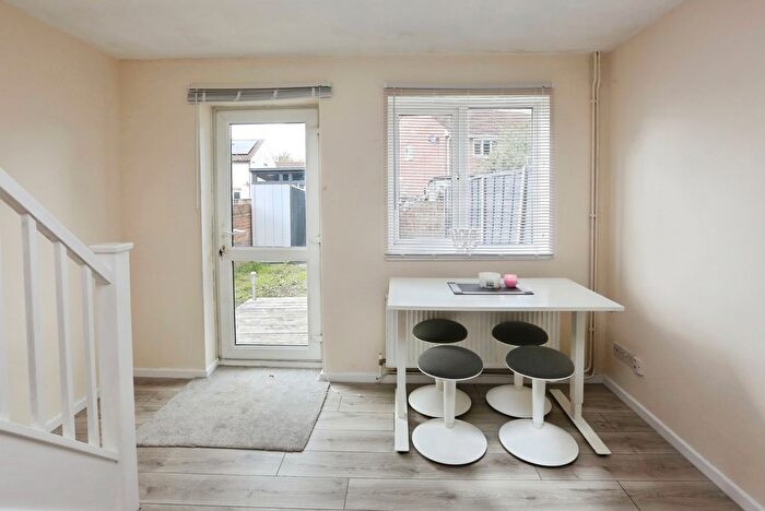 2 Bedroom End Of Terrace House For Sale In Vineyard Close, Southampton, Hampshire, SO19