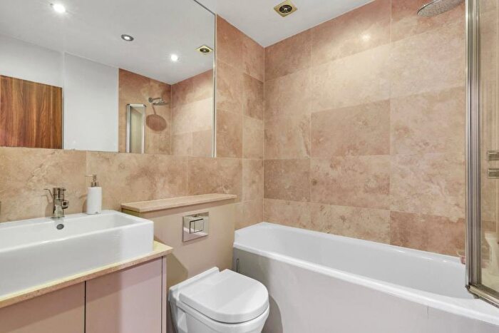 2 Bedroom Apartment To Rent In Camden Road, Camden, NW1