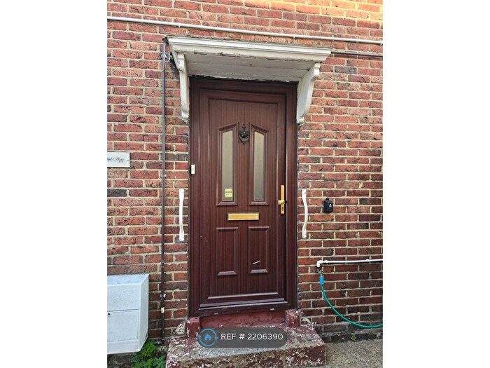 4 Bedroom End Of Terrace House To Rent In Lindisfarne Road, Dagenham, RM8