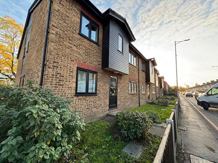 1 Bedroom Flat To Rent In Ley Street, Ilford, IG1