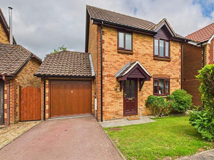 3 Bedroom Detached House For Sale In Meadow Rise, North Waltham, Basingstoke, RG25