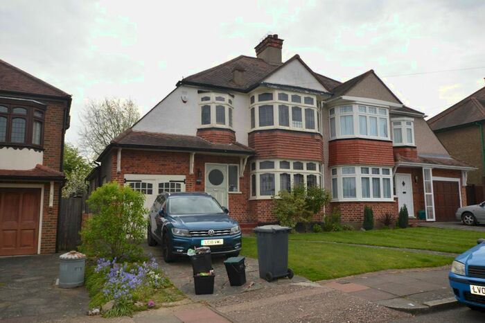 3 Bedroom Semi-Detached House To Rent In The Knoll, Bromley, BR2