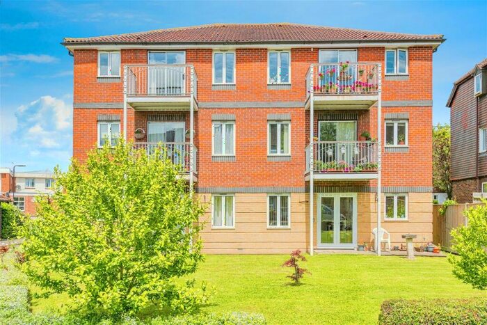 2 Bedroom Flat To Rent In Linford Court, Fair Oak Road, Fair Oak, Eastleigh, SO50