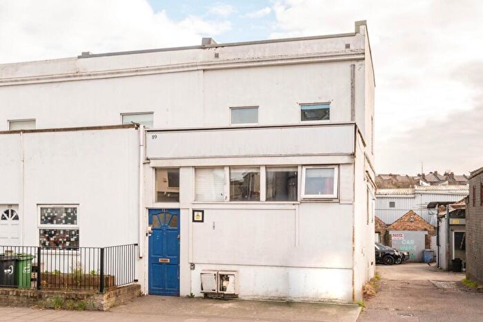 4 Bedroom House For Sale In Norwood High Street, London, SE27