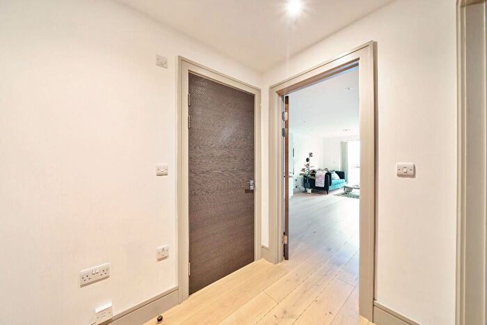1 Bedroom Apartment To Rent In Zenith House, London, N15