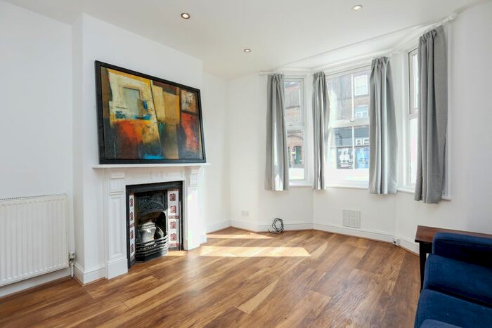 1 Bedroom Flat To Rent In Garratt Lane, London, SW18