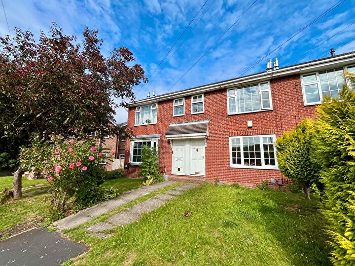 2 Bedroom Flat To Rent In Fieldway Avenue, Leeds, LS13