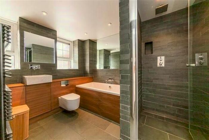 2 Bedroom Flat To Rent In Gosling Way, London, SW9