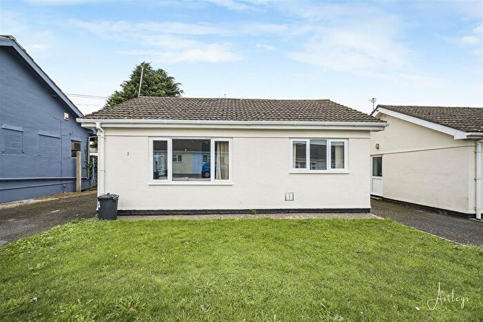 2 Bedroom Chalet For Sale In Monksland Road, Reynoldston, Swansea, SA3