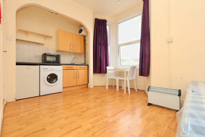 Studio To Rent In Kyverdale Road, London, N16