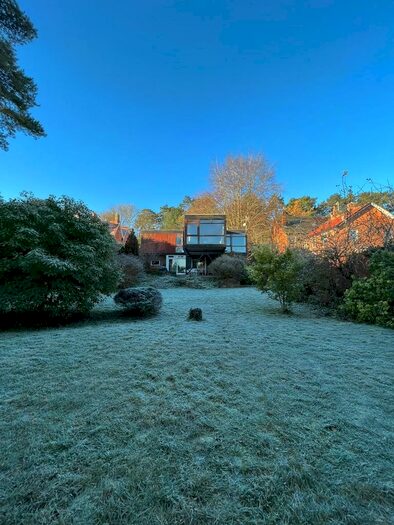 4 Bedroom Detached House To Rent In Hop Gardens, Henley-on-Thames, RG9