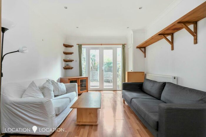 3 Bedroom Flat To Rent In Gloucester Drive, London, N4
