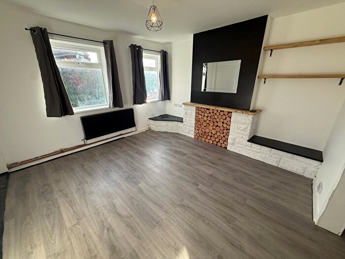 3 Bedroom Semi-Detached House To Rent In North Carr Croft, Huddersfield, HD5