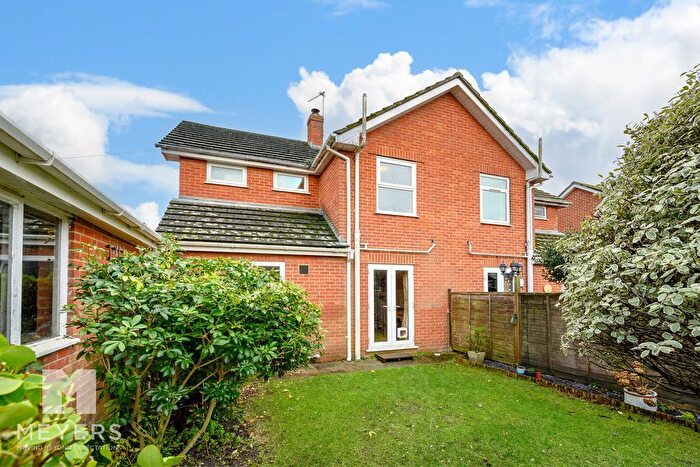 2 Bedroom Semi-Detached House For Sale In Southfield, Ringwood, BH24