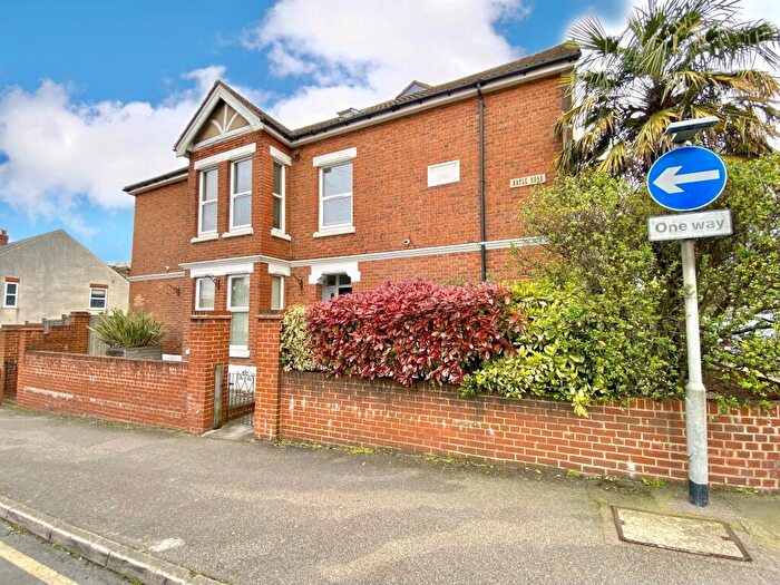 1 Bedroom Flat To Rent In Hayle Road, ME15