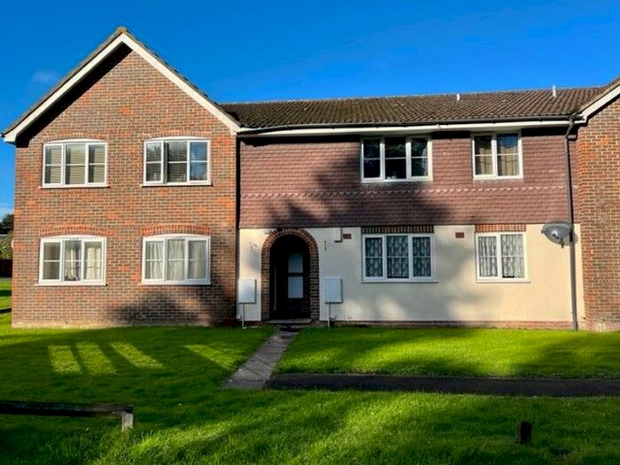 1 Bedroom Flat To Rent In High Beech, Bracknell, RG12