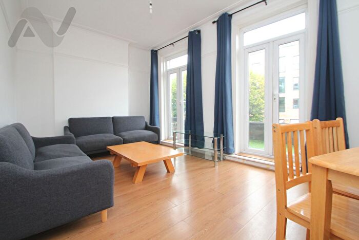 4 Bedroom Maisonette To Rent In Seven Sisters Road, London, N7