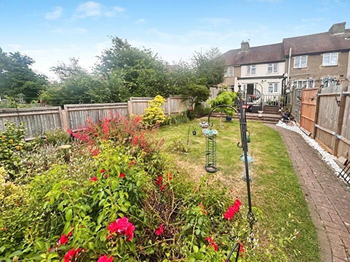 3 Bedroom Terraced House For Sale In Ashby Avenue, Chessington, KT9