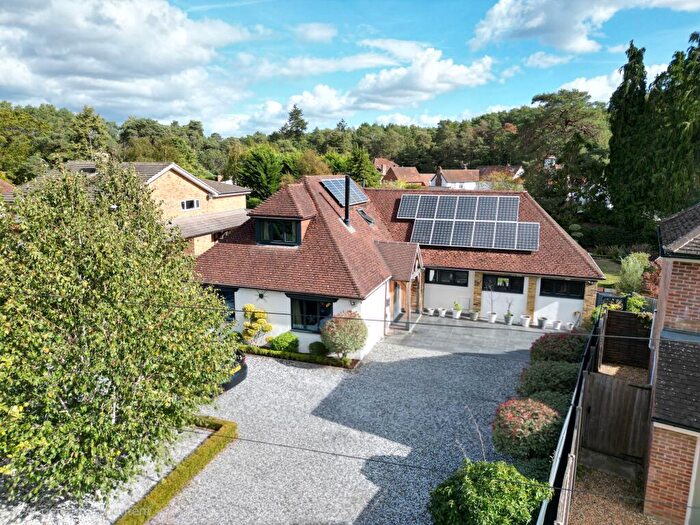4 Bedroom Detached House For Sale In Sandy Lane, Farnham, GU10