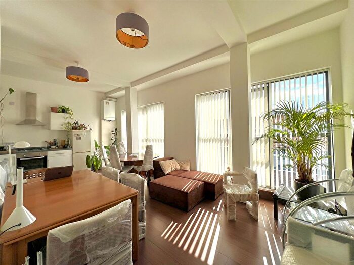 2 Bedroom Flat To Rent In Anton Street, London, E8