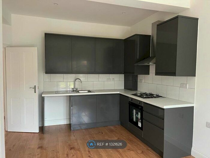 2 Bedroom Flat To Rent In Elm Avenue, Eastcote HA4