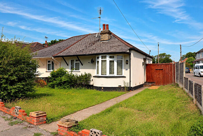 2 Bedroom Semi-Detached Bungalow For Sale In Woodfield Road, Hadleigh, SS7