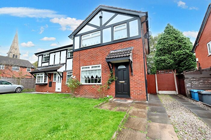 3 Bedroom Semi-detached House For Sale In Steeple Drive, Salford, M5