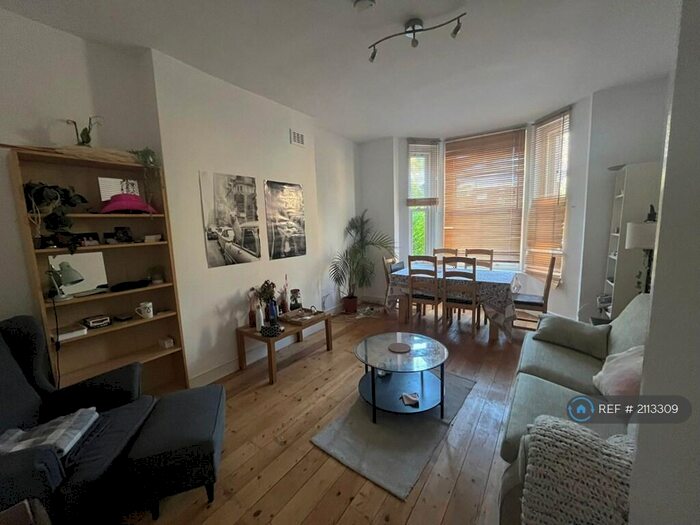 3 Bedroom Flat To Rent In Camden Street, London, NW1