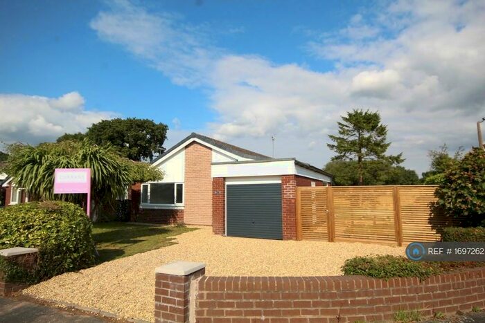 3 Bedroom Bungalow To Rent In Fairholme Close, Saughall, Chester, CH1
