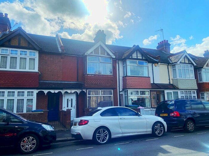 6 Bedroom Terraced House To Rent In Durban Road West, Watford, Hertfordshire, WD18