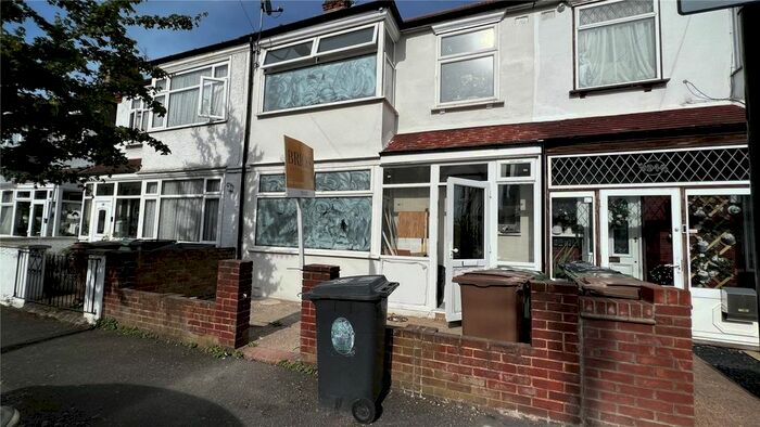 3 Bedroom Terraced House To Rent In Garner Road, Walthamstow, London, E17