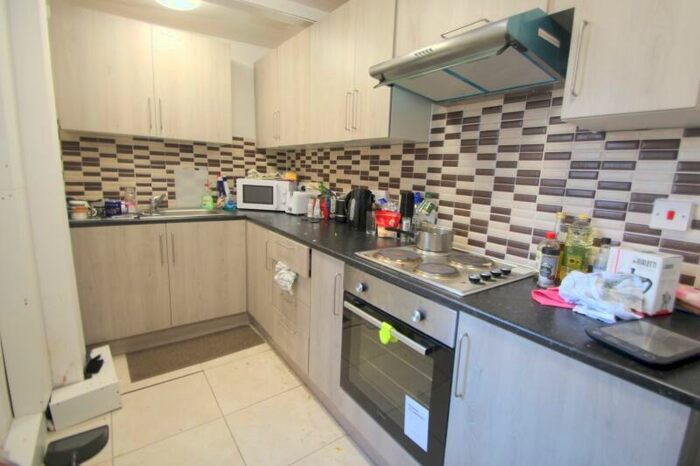 4 Bedroom Terraced House To Rent In Cardigan Road, Burley, Leeds, LS6