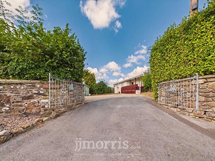 4 Bedroom Semi-Detached Bungalow For Sale In Reynalton, Pembrokeshire, SA68