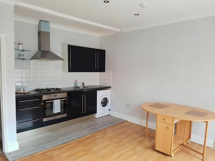 2 Bedroom Flat To Rent In B Dallow Road, Luton, LU1