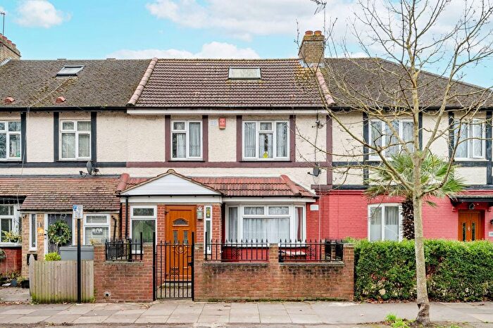 3 Bedroom Property To Rent In Lionel Road North, Gunnersbury, Brentford, TW8