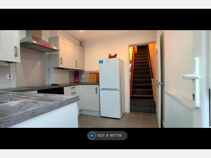 2 Bedroom Flat To Rent In Beech Road, Manchester, M21