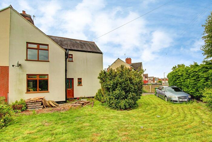 3 Bedroom Semi-Detached House For Sale In St. Helena Road, Tamworth, B78