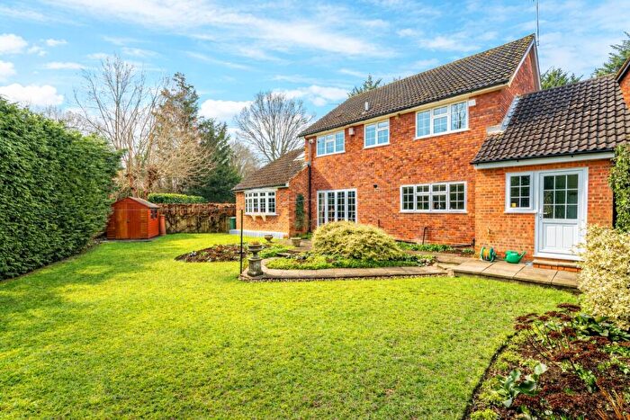 4 Bedroom Detached House For Sale In Gidian Court, Park Street Lane, Park Street, St. Albans, AL2