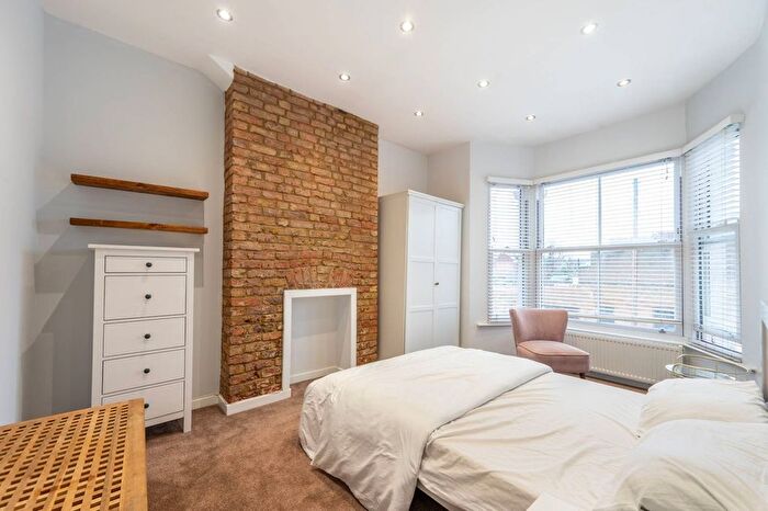 2 Bedroom Flat To Rent In Strode Road, Willesden, London, NW10