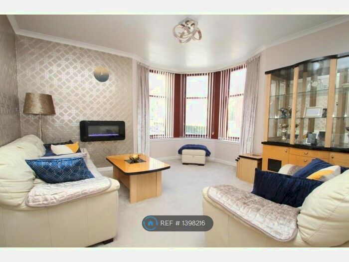 2 Bedroom Flat To Rent In Exeter Drive, Glasgow, G11