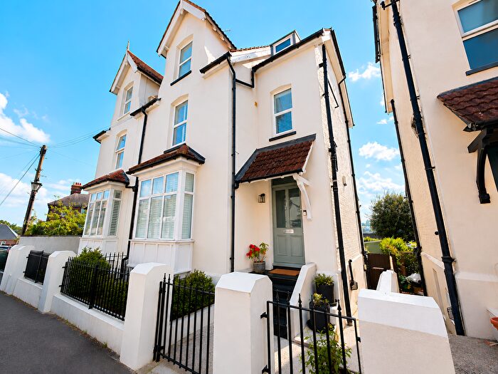 4 Bedroom Semi-Detached House For Sale In The Close, Rochester, ME1