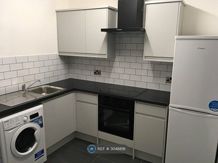 3 Bedroom Flat To Rent In Coleridge House, London, SW1V