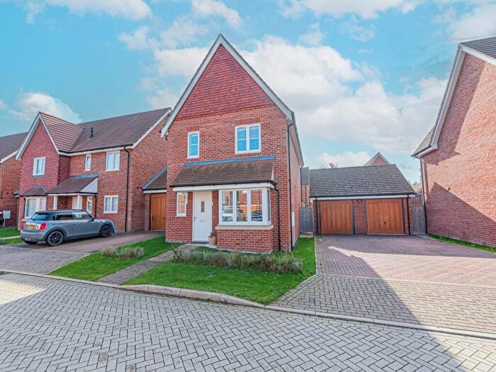 3 Bedroom House To Rent In Readwin Crescent, RG40