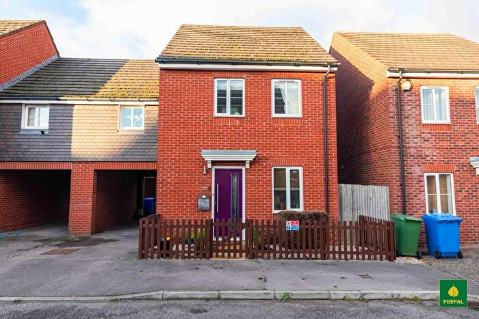 3 Bedroom Link Detached House To Rent In Fawn Drive, Aldershot, GU12