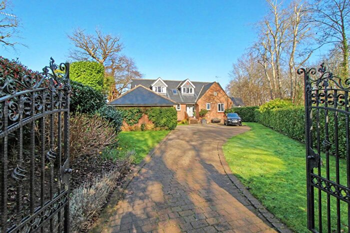 4 Bedroom Detached House For Sale In Hamm Court, Weybridge, KT13