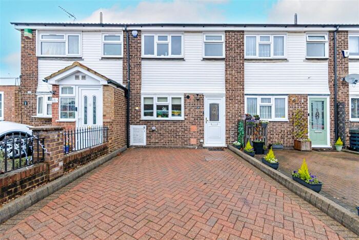 2 Bedroom Property For Sale In Leaholme Way, Ruislip, HA4