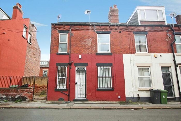2 Bedroom End Of Terrace House For Sale In Temple View Terrace, Leeds, LS9