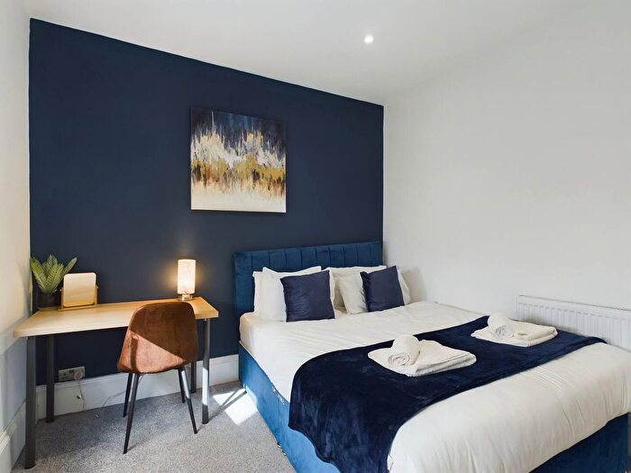 2 Bedroom Flat To Rent In Western Road, Hove, BN3